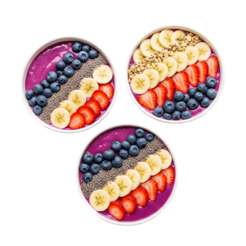 tre färgrik smoothie skålar toppade med färsk frukt och frön, anordnad i en visuellt lockande mönster, isolerat på en transparent bakgrund png