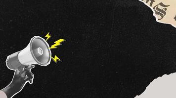 halvton hand med megafon eller meddelande med högtalare med papper spannmål bakgrund sluta rörelse 4k video