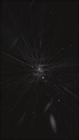 mörk eleganta trogen Plats bakgrund - flygande på hyperspace varp hastighet genom lysande stjärna ljus strålar, vågor och partiklar. galax starburst explosion animation. full hd vertikal slinga. video