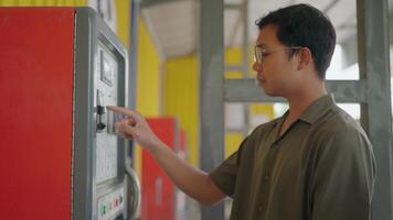 A man in glasses is using a machine to fill a container video