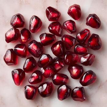 un vibrante mosaico de rubí rojo granada arilos creando un deslumbrante arreglo de de la naturaleza gemas foto