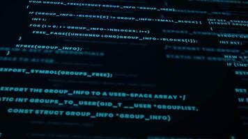 abstrato digital dados fluindo com falha efeito em tela. video