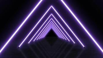 abstrato néon triângulo túnel. uma hipnotizante viagem através brilhando geométrico formas video