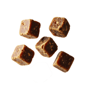 un' superiore Visualizza di cinque arachide burro truffa cubi galleggiante contro un' trasparente sfondo spazio png