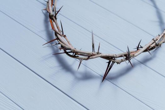 Crown of thorns casting a distinct shadow a white background, creating a symbolic easter image of suffering, sacrifice, and remembrance Copy friday space good text photo