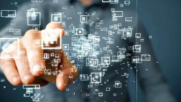 hand rörande trogen digital gränssnitt med data ikoner video