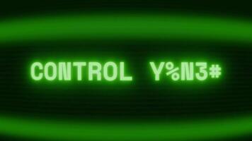 gammal grön crt skärm som visar text kontrollera grupp visas i slumpmässig tekniskt fel och kodning stil video