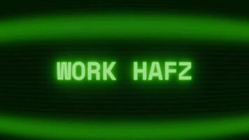 gammal grön crt skärm som visar text arbete hård visas i slumpmässig tekniskt fel och kodning stil video