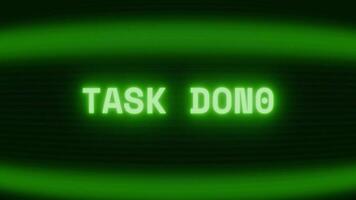 gammal grön crt skärm som visar text uppgift Gjort visas i slumpmässig tekniskt fel och kodning stil video