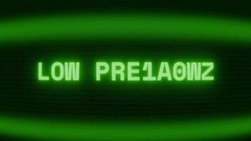 gammal grön TV skärm som visar text låg tryck visas i slumpmässig tekniskt fel och kodning stil video