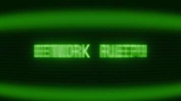 gammal grön crt skärm som visar text nätverk brott visas i slumpmässig tekniskt fel och kodning stil video