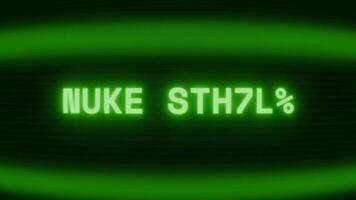 gammal grön crt skärm som visar text atombomb strejk visas i slumpmässig tekniskt fel och kodning stil video