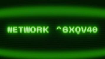 gammal grön crt skärm som visar text nätverk övervaka visas i slumpmässig tekniskt fel och kodning stil video