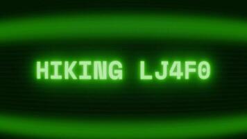 gammal grön crt skärm som visar text vandring spår visas i slumpmässig tekniskt fel och kodning stil video