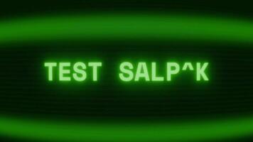 gammal grön crt skärm som visar text testa prov visas i slumpmässig tekniskt fel och kodning stil video