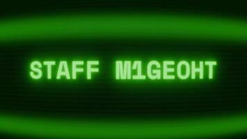 gammal grön crt skärm som visar text personal möte visas i slumpmässig tekniskt fel och kodning stil video
