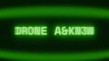 gammal grön crt skärm som visar text Drönare aktiva visas i slumpmässig tekniskt fel och kodning stil video
