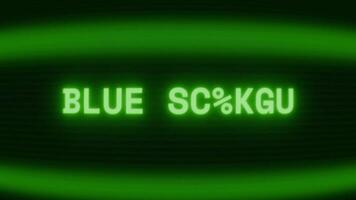 oud groen crt scherm tonen tekst blauw scherm verschijnen in willekeurig glitch en codering stijl video