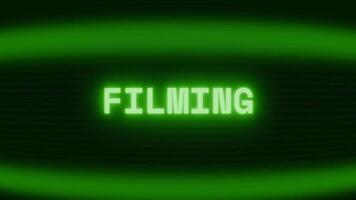 alt Grün crt Bildschirm zeigen Text filmen erscheint im zufällig Panne und Codierung Stil video