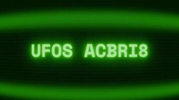 gammal grön crt skärm som visar text ufos aktiva visas i slumpmässig tekniskt fel och kodning stil video