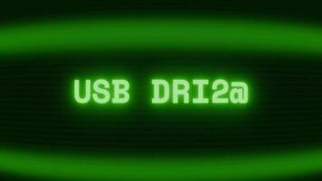 oud groen crt scherm tonen tekst USB rit verschijnen in willekeurig glitch en codering stijl video
