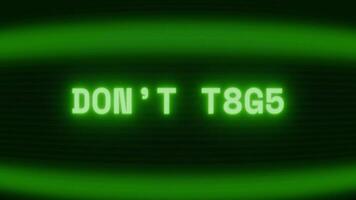 gammal grön crt skärm som visar text don t Prova visas i slumpmässig tekniskt fel och kodning stil video