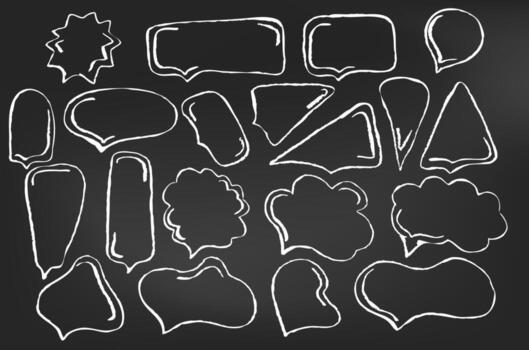 tiza habla globo. mano dibujado lápiz de color texto caja en pizarra. garabatear lápiz línea con cómic hablar burbuja para charla bosquejo. grunge diálogo mensaje con áspero textura diseño en pizarra antecedentes. vector