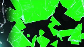 grön skärm bruten glas täcka över effekt för övergångar och visuell effekter sammansättning element, bruten glas effekt mall med krom nyckel video