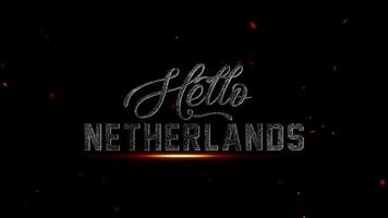 Ciao Olanda cinematico testo effetto con grintoso metallo struttura e che esplode ardente scintille su un' in profondità nero sfondo per opener video