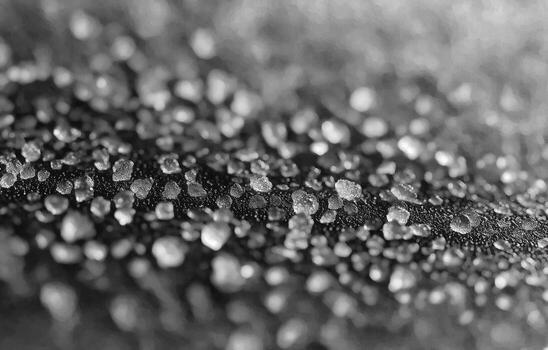 esta macro ver vitrinas un fascinante formación de azúcar cristales resplandeciente en un Rico negro y blanco contraste, evocando un sentido de dulzura y profundidad foto