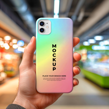 mano Tenere un' smartphone con un' colorato pendenza Astuccio, in mostra un' modello per design personalizzazione nel un' Al dettaglio ambiente psd