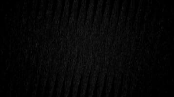 intenso Sombrio chuva listras queda baixa uma Preto fundo com sutil vertical movimento borrão criando uma dramático video