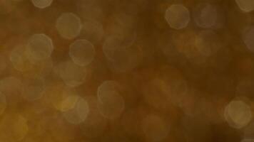 Licht Leckagen 4k Filmaufnahme. Linse glühen Fackel Bokeh Überlagerungen, brennen golden Hintergrund. Compositing Über Ihre Filmaufnahme, stilisieren , Übergänge. defokussiert Gold Blitz Kreise Wirkung. Licht Impulse und glühen video