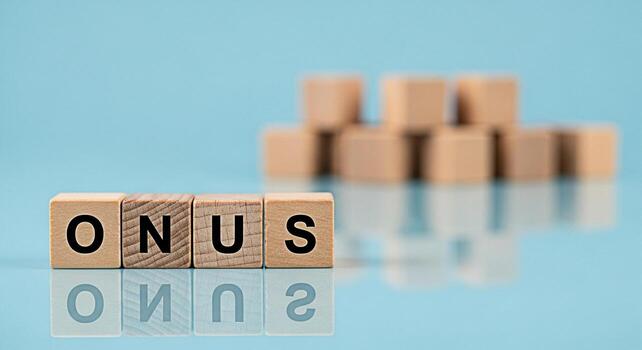 de madera bloques ortografía prima en un reflexivo superficie en contra un azul antecedentes simbolizando financiero recompensa y incentivo programas en un corporativo ambiente creando un positivo y motivador atmósfera foto