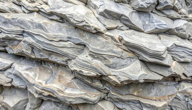 cerca arriba de gris y blanco texturizado rock formaciones revelar natural capas y resumen formas creado por geológico actividad terminado tiempo. foto