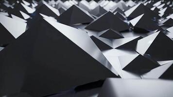 dynamisk fält av mörk metallisk pyramider med skarp geometrisk kanter, skapande ett abstrakt, modern, och trogen bakgrund design den där understryker tredimensionell strukturera och reflekterande ytor video