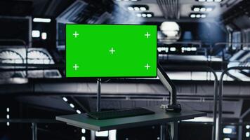 stänga upp av isolerat skärm övervaka inuti trogen rymdskepp bukt Begagnade för löpning telemetri programvara. krom nyckel visa Begagnade för granskning Plats station ombord analys video