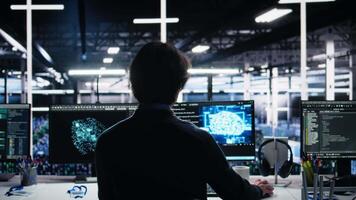 programador dentro dados Centro codificação com assistência. isto profissional aproveitando artificial inteligência ampla língua modelo para resolver tarefas dentro servidor sala, Câmera uma video