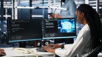 dati centro Admin ricevente Telefono chiamata, utilizzando ai assistente per fornire utente tecnico sostegno. server centro esso professionale segreteria telefono chiamate Assistito di grande linguaggio modello chatbot, telecamera un' video