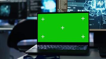 stänga upp av server nav attrapp bärbar dator spårning riggar bearbetning maskin inlärning datauppsättningar för artificiell intelligens operationer. isolerat skärm anteckningsbok övervakning redskap Begagnade i ai llm utveckling video