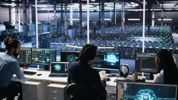 server rum systemet administratörer använder sig av ai till recension infrastruktur diagnostik. den yrkesverksamma i data Centrum analyserar prestanda data använder sig av artificiell intelligens teknologi, kamera en video