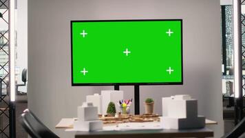 vacío real inmuebles oficina espacio con 3d software y croma llave mostrar, planificación un alojamiento diseño con moderno planos en un sala del consejo. urbano reurbanización y propiedad inversión. video