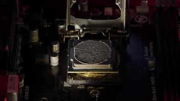 bitcoin btc y UPC central procesador en el digital tecnología ordenador personal tarjeta madre. minería, mercado comercio sin efectivo comercio electrónico oro bitcoin criptomoneda aislado en computadora tablero. nuevo virtual dinero video