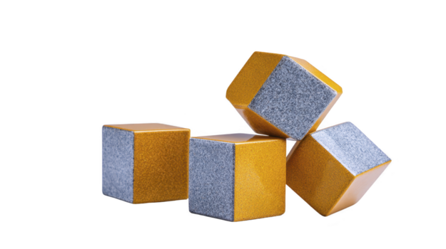 Gold und Silber geometrisch Würfel vereinbart worden im modern abstrakt Komposition, isoliert auf Transparenz Hintergrund, Erstellen stilvoll und zeitgenössisch visuell mit spielerisch und kreativ Stimmung png