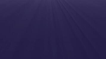 djup lila lutning bakgrund med subtil ljus strålar för abstrakt design projekt i webb och marknadsföring media. video