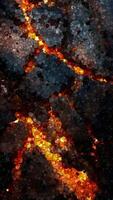 carbonizado madera fracturado por brillante lava grietas en un ardiente resumen de combustión, textura, y elemental fuerza, animación hecho de flotante cubitos video