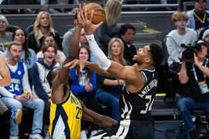 Milwaukee Bucks at Indiana Pacers