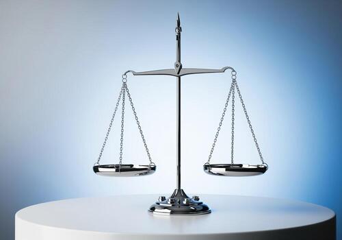 prístino plata equilibrar escala simbolizando justicia y igualdad en Perfecto equilibrio. foto