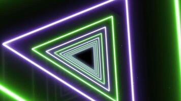 abstrato futurista néon triângulo túnel animação com verde e roxo, perfeito para jogos video