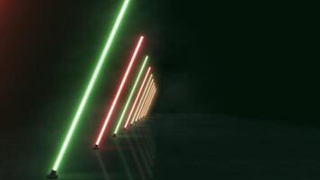abstrato néon tubos exibição com vermelho e verde luzes dentro Sombrio meio Ambiente video